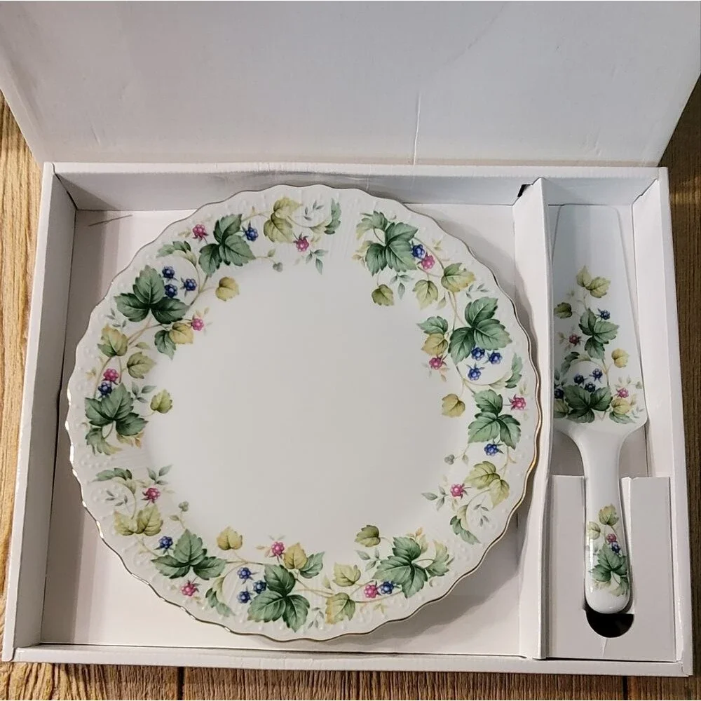 Vineyard Cake Aka Dinner Plate with Server